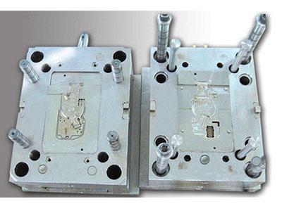 注塑模具澆（jiāo）口設置應盡量使（shǐ）熔料（liào）的流程最短