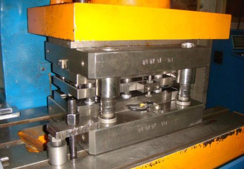 注塑模（mó）具溫（wēn）度控製係統設（shè）計