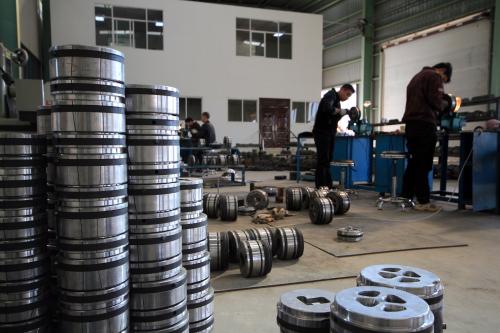 注塑（sù）模（mó）具的側向分型與抽（chōu）芯機構